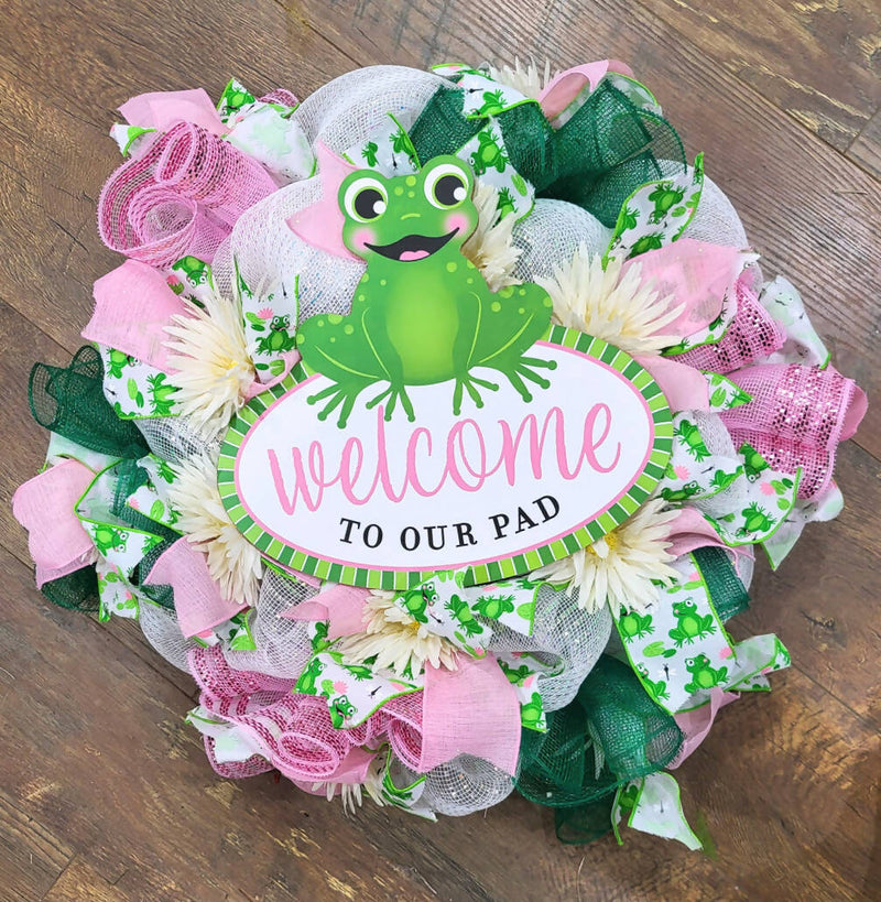 Welcome to our Pad Frog and Daisy Deco Mesh Wreath